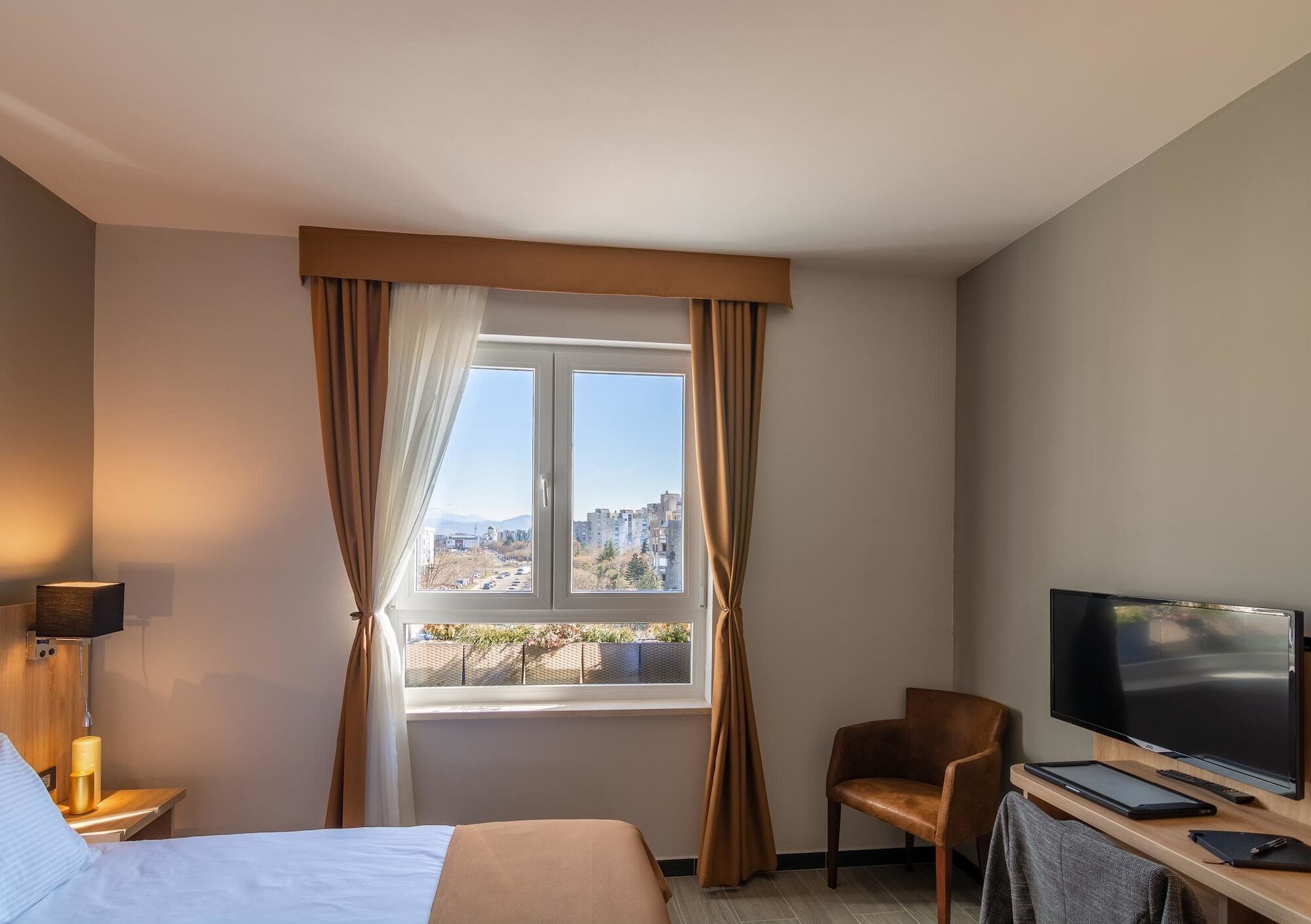 Hotel Resurs بودغوريتْسا المظهر الخارجي الصورة